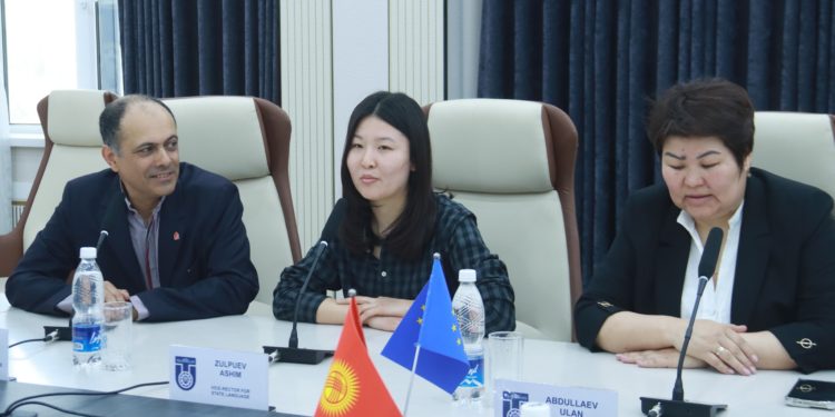 ОшТУда Лиссабон университетинин профессору менен эл аралык кызматташтык маселелери талкууланды